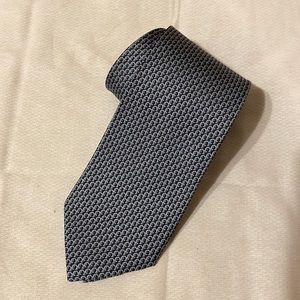 🔥🔥Gorgeous Ferragamo tie! Look stylish at your next big event while saving…